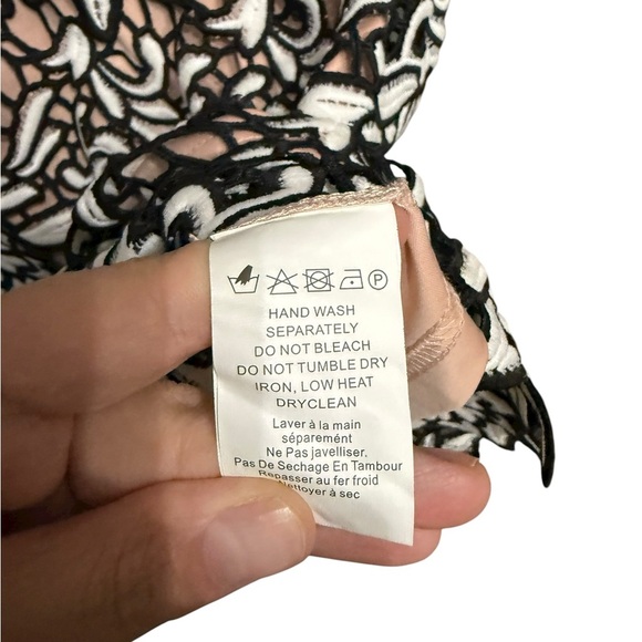 True Decadence Long Sleeve Black and White Floral Appliqué Medi Dress Sz 10 - Picture 5 of 9